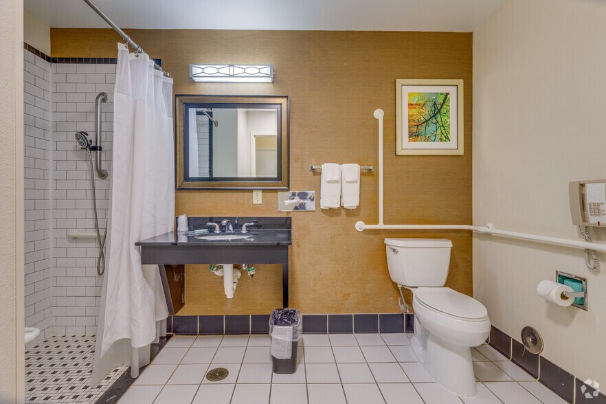 More Photos Of 1650 N 32nd St, Muskogee Hospitality For Sale