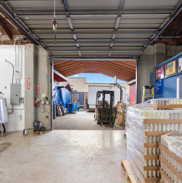 More Photos Of 4610 SE 26th Ave, Portland Service For Sale