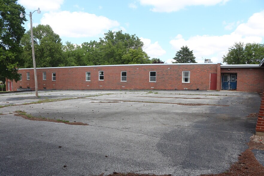 More Photos Of 1500 W Walnut St, Jacksonville Skilled Nursing Facility For Sale