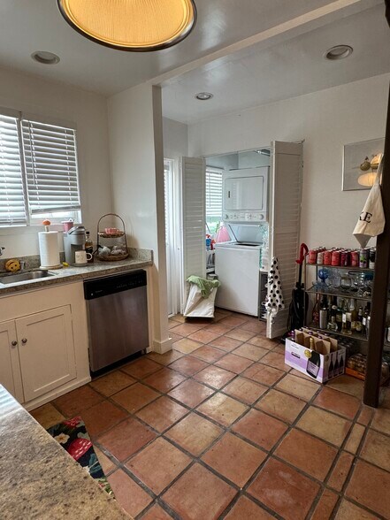 More Photos Of 1208 Poinsettia Dr, West Hollywood Apartments For Sale