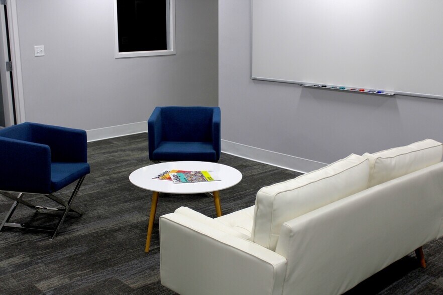 More Photos Of 112 Parker St, Newburyport Research And Development For Lease