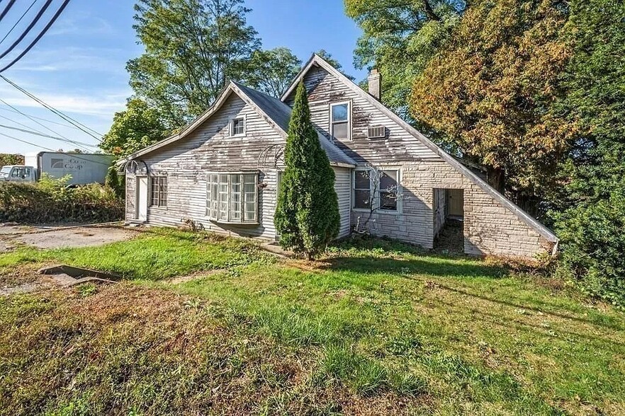 More Photos Of 105 Hartford Tpke, Shrewsbury Office Residential For Sale