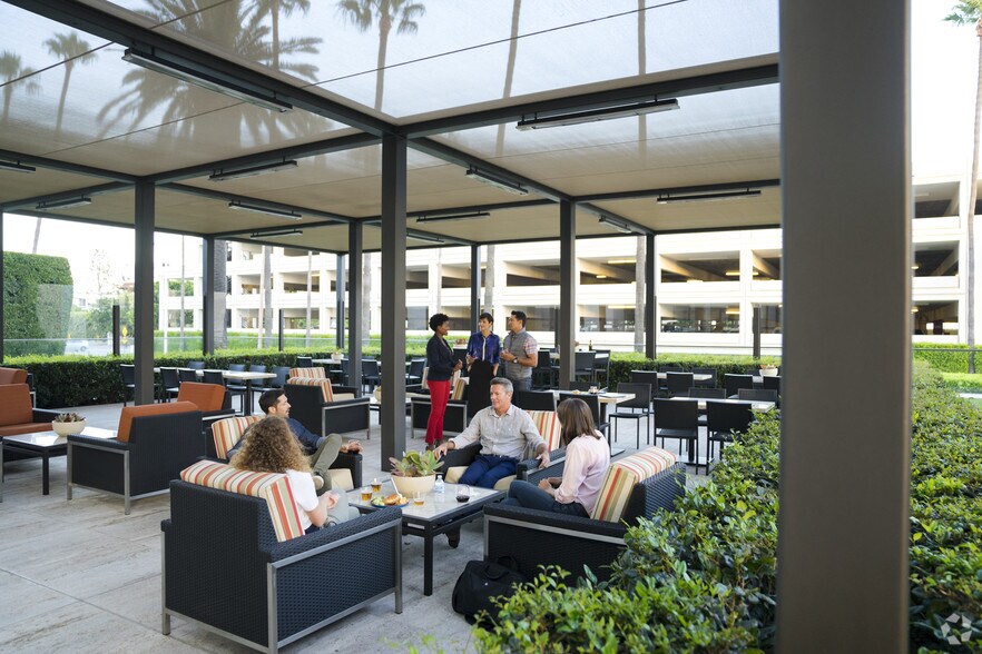 More Photos Of 11111 Santa Monica Blvd, Los Angeles Office For Lease