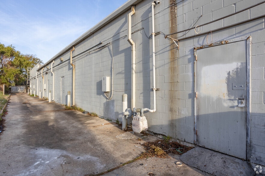 More Photos Of 15948 Post Oak Rd, Houston General Retail For Sale