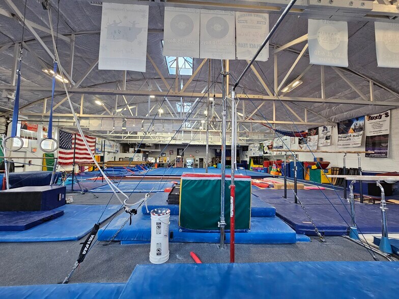 More Photos Of 815 N 1st Ave, Great Falls Auto Dealership For Lease