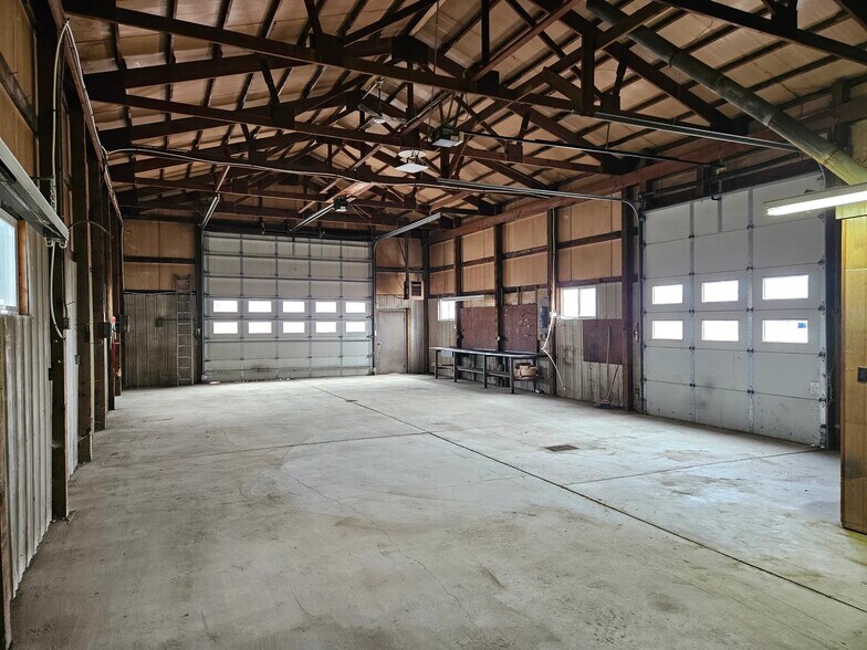 More Photos Of 1204 W Cedar St, Beresford Flex For Sale