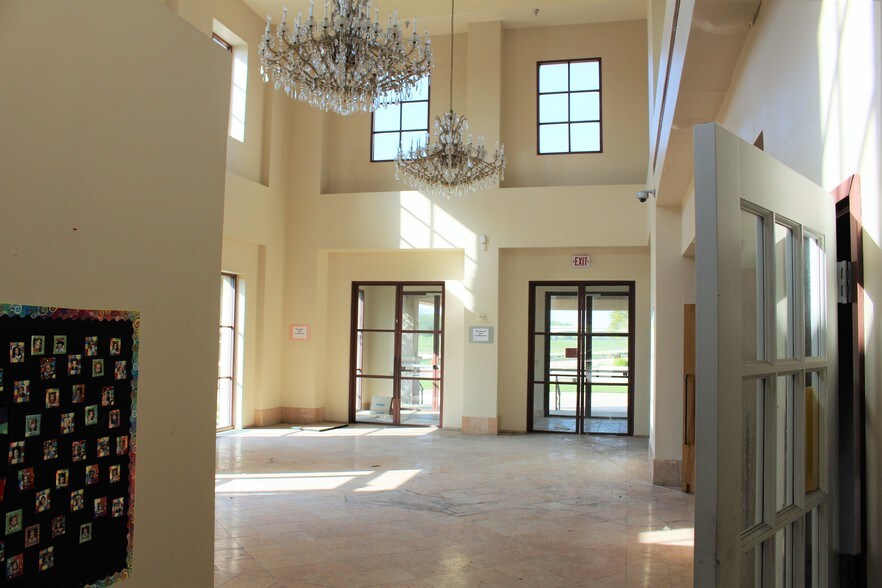 More Photos Of 2925 Riverglen Dr, Fort Worth Loft Creative Space For Sale