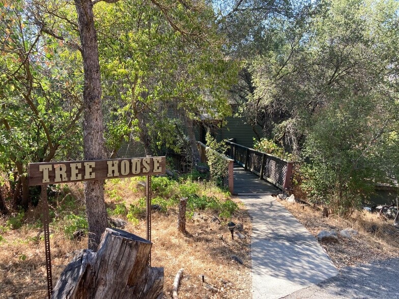 More Photos Of 42975 Sierra Dr, Three Rivers Hotel For Sale