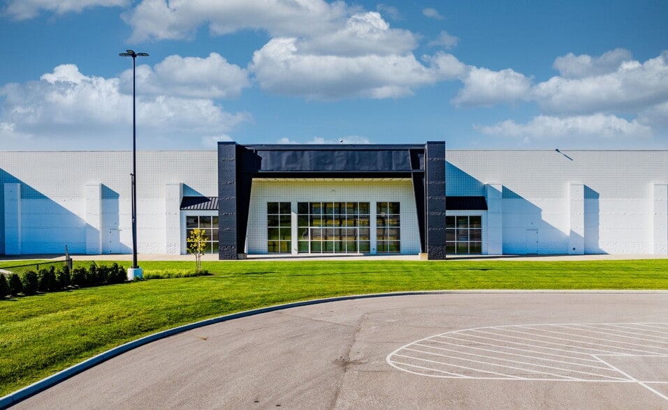 More Photos Of 5638-5772 Transportation Blvd, Garfield Heights Unknown For Lease