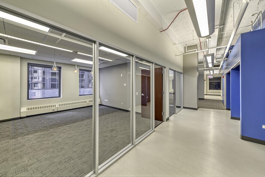 More Photos Of 100 N LaSalle St, Chicago Office For Lease