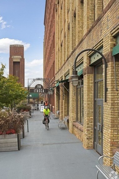 More Photos Of 702-722 N 1st St N, Minneapolis Apartments For Lease