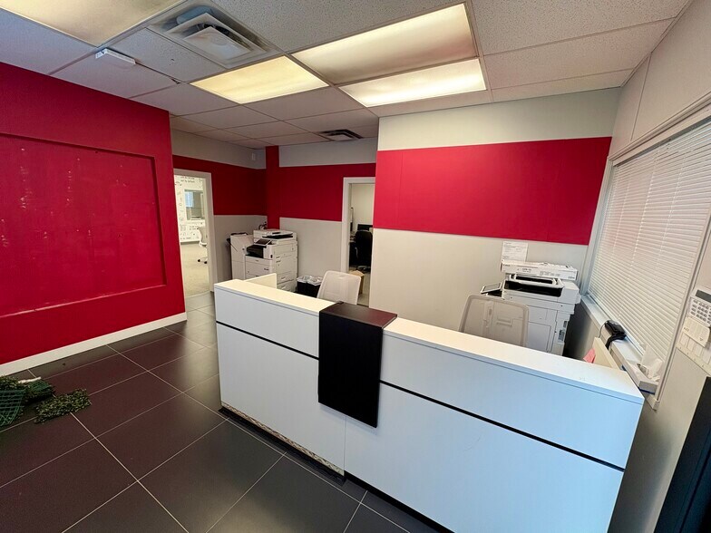 More Photos Of 204-218 Blue Mountain St, Coquitlam Office For Lease