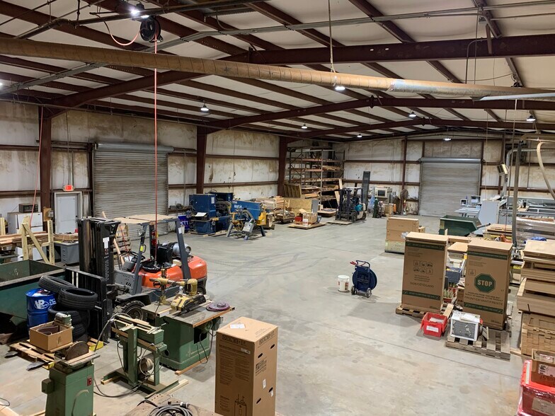 More Photos Of 4462 Oakwood Rd, Oakwood Industrial For Lease