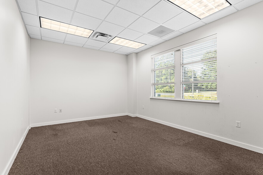 More Photos Of 6515 NW 16th St, Gainesville Manufacturing For Lease