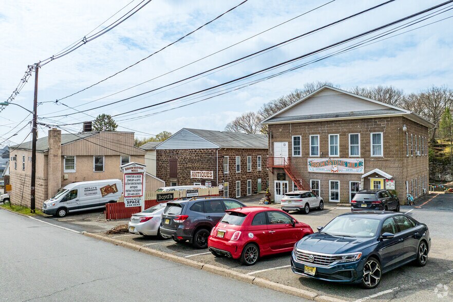 More Photos Of 21 Paterson, Midland Park General Retail For Sale