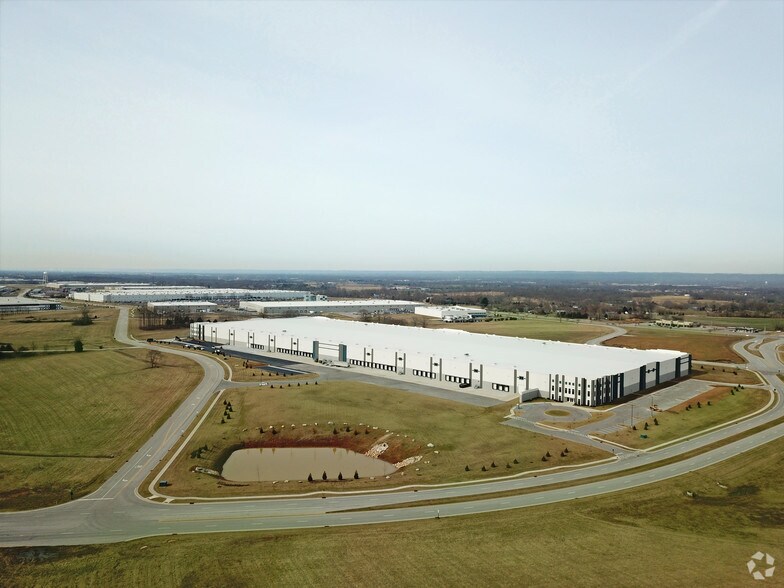 More Photos Of 201 River Ridge Pky, Jeffersonville Warehouse For Lease