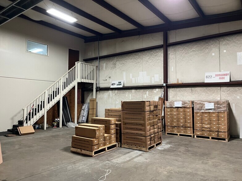 More Photos Of 2917 Paul Dr, Elkhart Warehouse For Lease