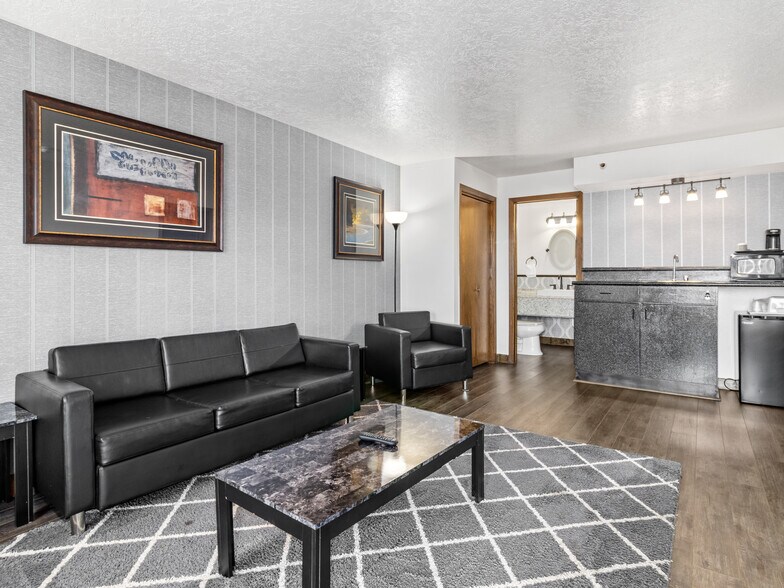 More Photos Of 4333 E Mulberry St, Fort Collins Hotel For Sale