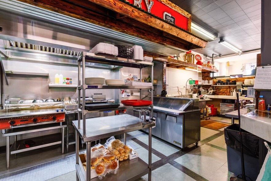 More Photos Of 10 S Main St, Fillmore Restaurant For Sale