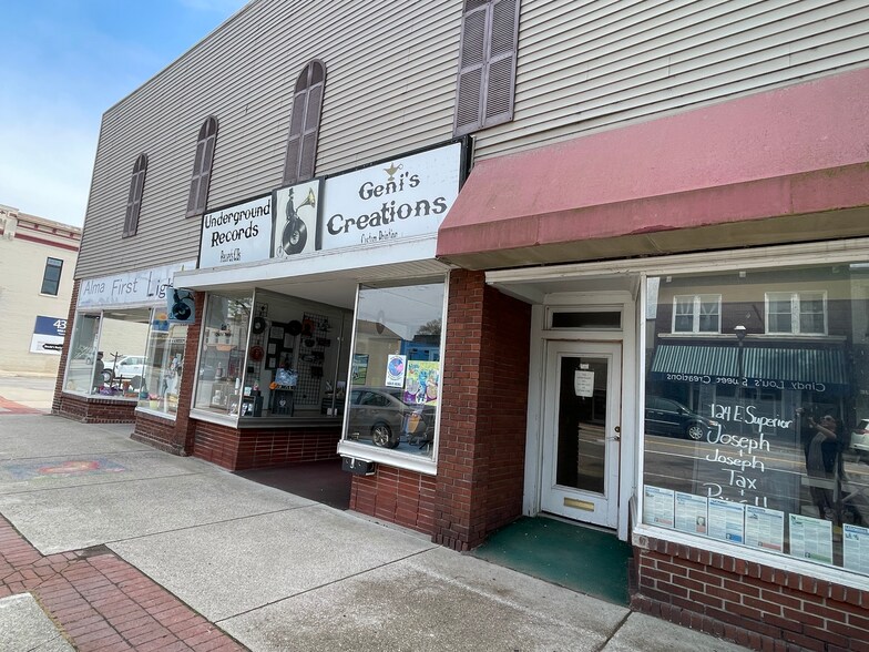 More Photos Of 124 E Superior St, Alma Storefront Retail Office For Sale