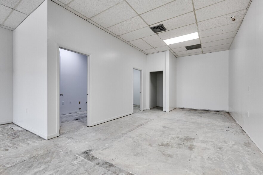 More Photos Of 2698 N University Dr, Fort Lauderdale Freestanding For Lease