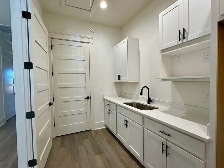 More Photos Of 1024 Twelve Oaks Dr, Watkinsville Office For Lease