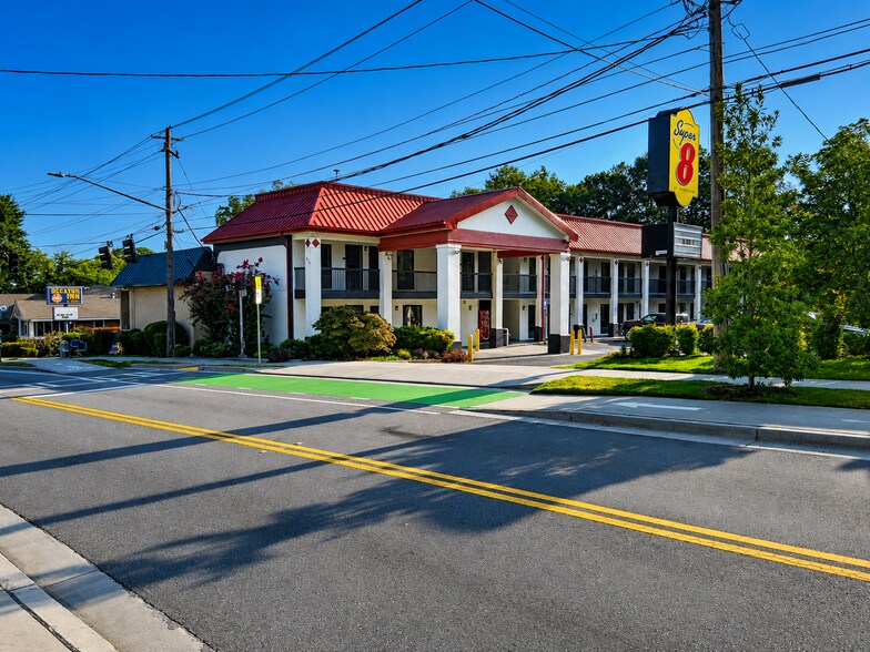 More Photos Of 917 Church St, Decatur Hotel For Sale