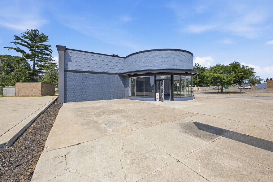More Photos Of 14222 Fort St, Southgate General Retail For Lease