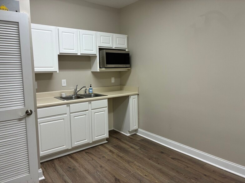 More Photos Of 965 Piedmont Rd NE, Marietta Office For Lease