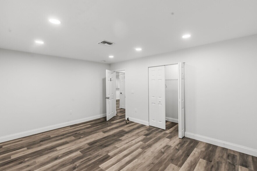 More Photos Of 2726 6th Ave W, Bradenton Serviced Offices For Sale
