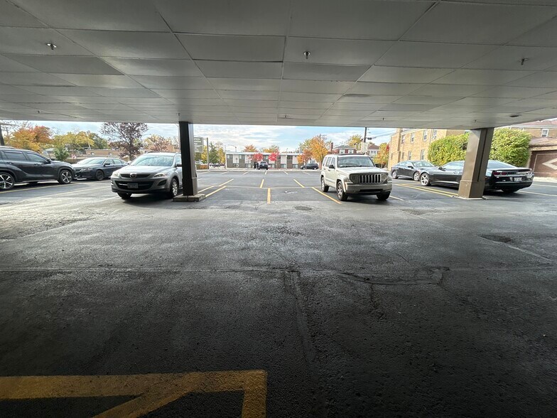 More Photos Of 3500 W Peterson Ave, Chicago Office For Lease