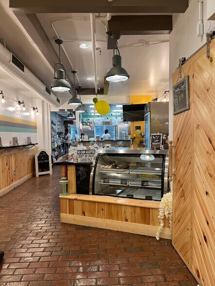 More Photos Of 325 7th St SE, Washington Storefront Retail Office For Lease