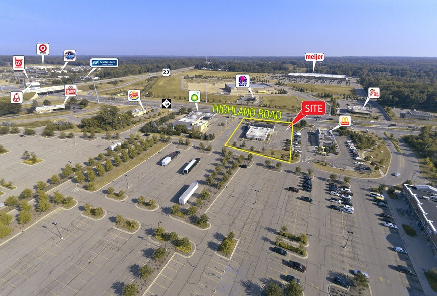 More Photos Of 10400-10490 Highland Rd, Hartland Unknown For Lease