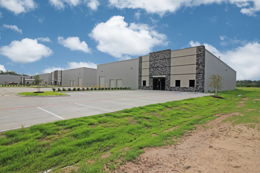 More Photos Of 18409 Intercontinental Crossing Dr, Houston Warehouse For Sale