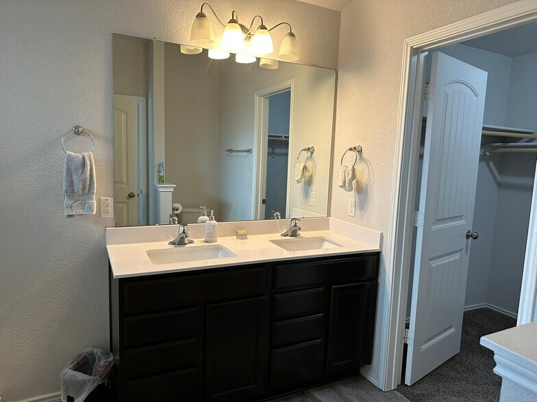 More Photos Of 104 Green Jay Dr, Jarrell Specialty For Sale