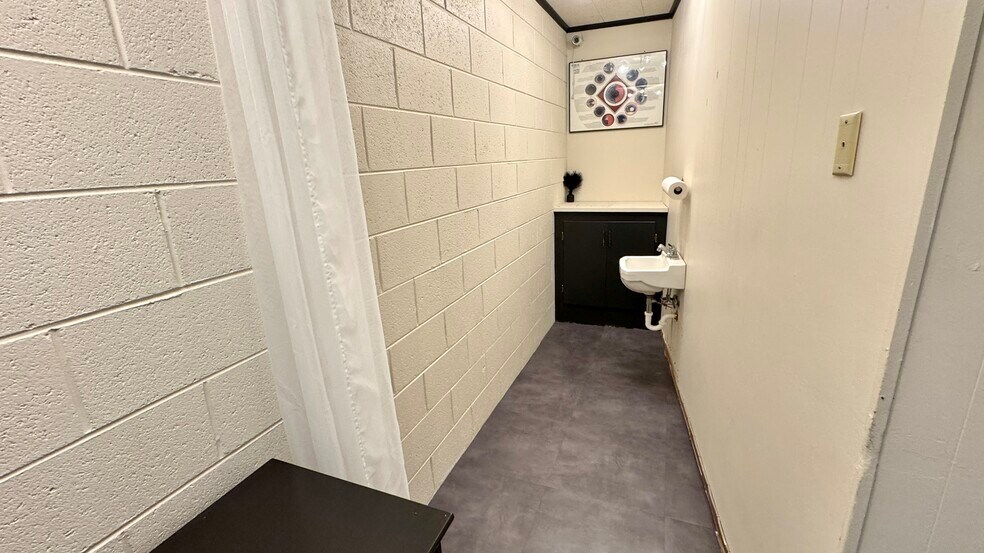 More Photos Of 211 N 5th St, Mcalester Office For Lease