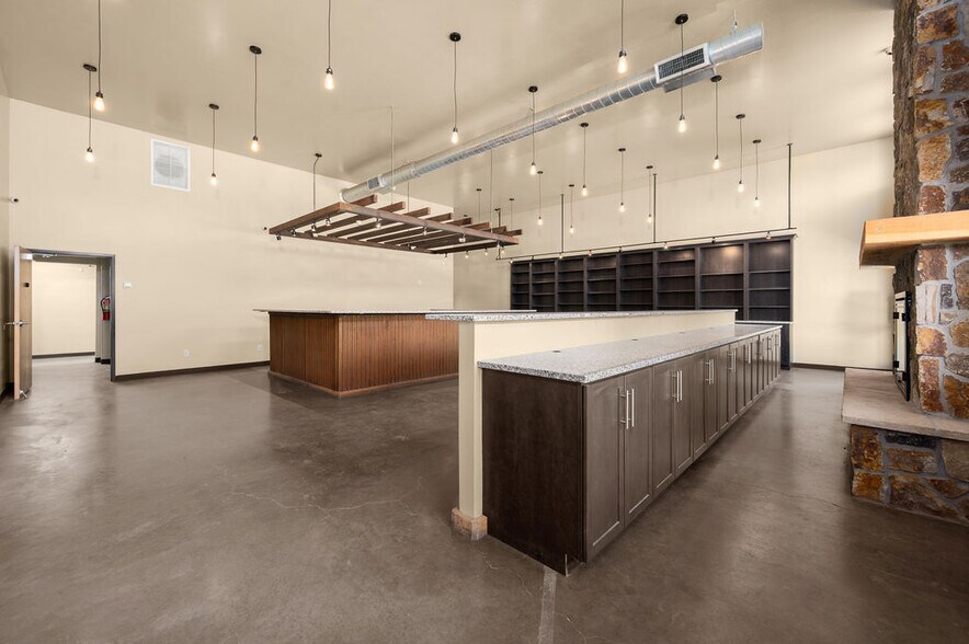 More Photos Of 1043 N River Rd, Palisade Freestanding For Sale