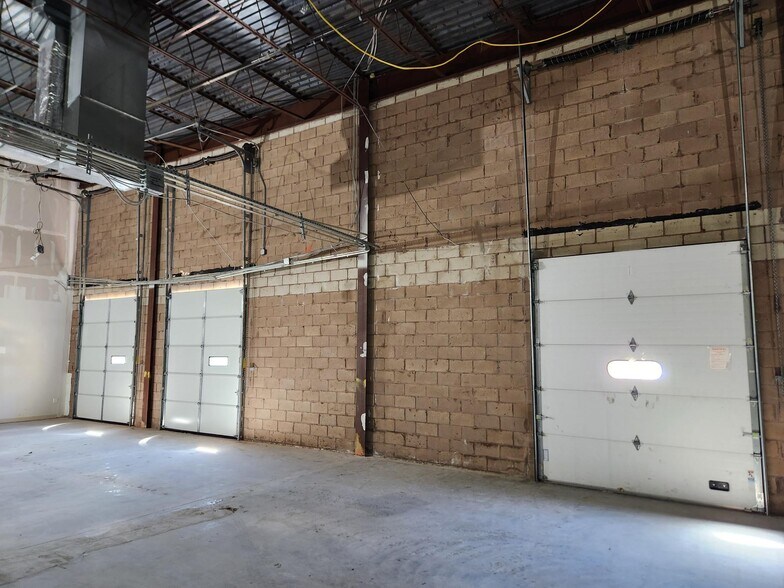 More Photos Of 6 Terri Ln, Burlington Light Distribution For Lease