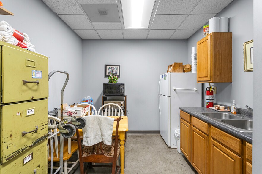 More Photos Of 2233 W Hanford Rd, Burlington Freestanding For Sale