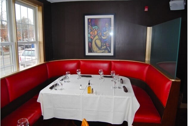 More Photos Of 15 Franklin St, Lenox Restaurant For Lease