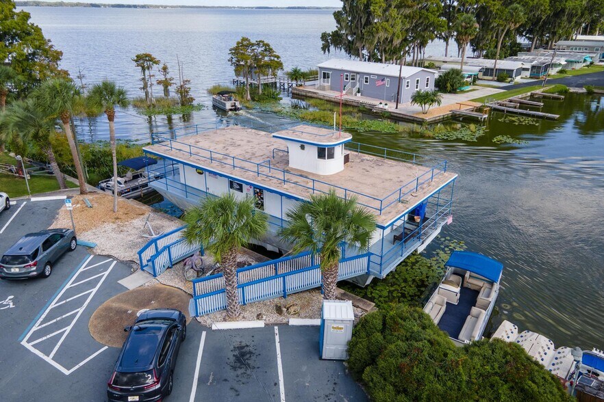 More Photos Of 1006 W Burleigh Blvd, Tavares General Retail For Sale