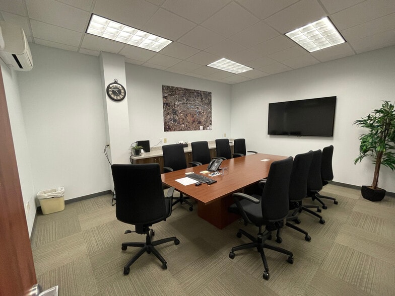 More Photos Of 11511 N Garden St, Houston Office Residential For Sale