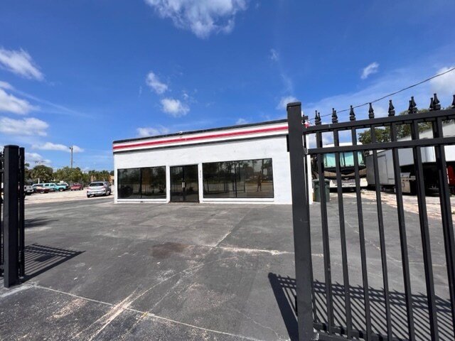 More Photos Of 500 Ballough Rd, Daytona Beach Freestanding For Sale