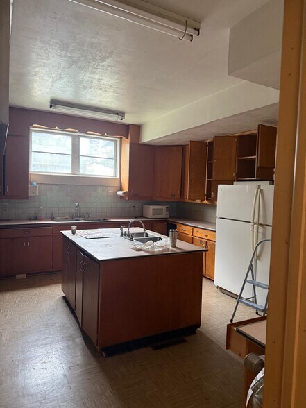 More Photos Of 15109 S Dillman St, Plainfield Religious Facility For Sale