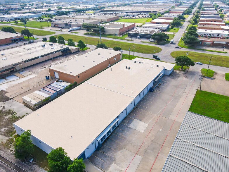 More Photos Of 845 Regal Row, Dallas Warehouse For Sale