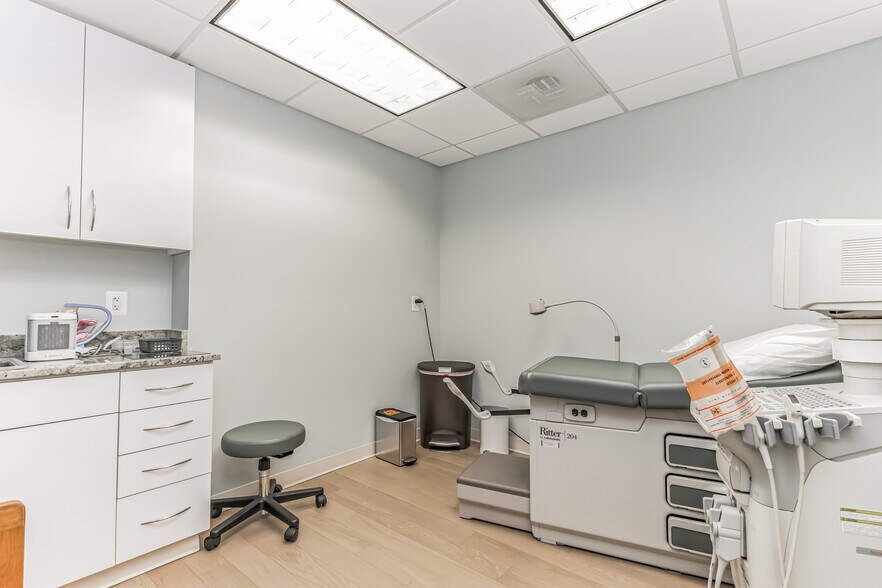 More Photos Of 131 Elden St, Herndon Medical For Sale