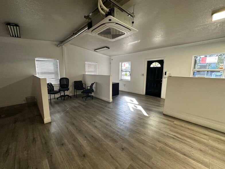 More Photos Of 5615 Dawson St, Hollywood Office For Lease