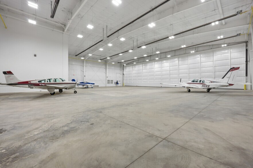 More Photos Of 451 Airport Rd, Greenville Airplane Hangar For Lease