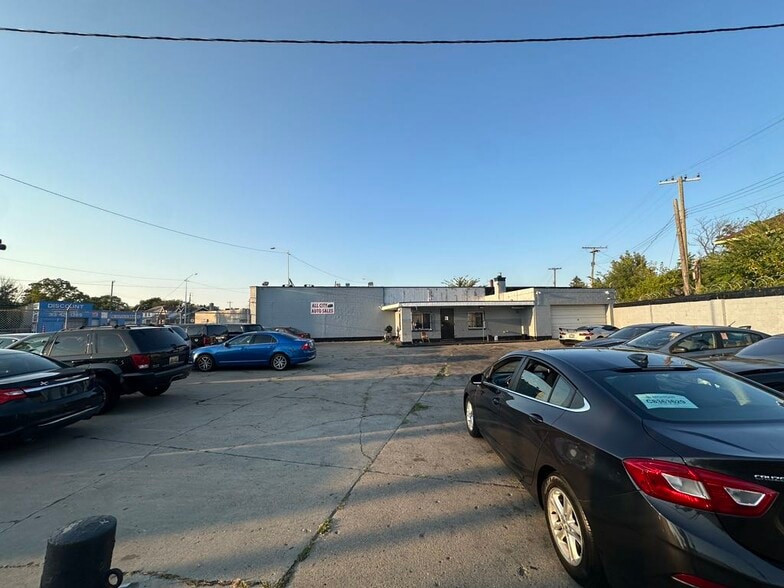 More Photos Of 13400 Gratiot Ave, Detroit Auto Dealership For Sale