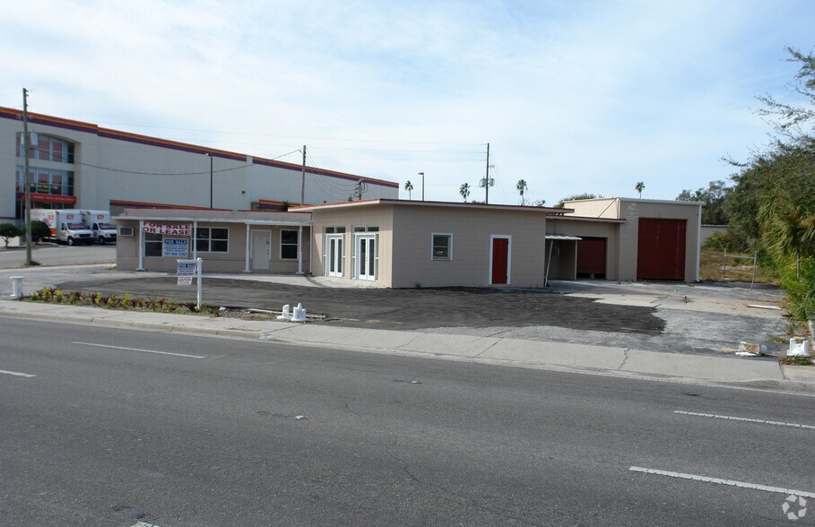 More Photos Of 211 Missouri Ave N, Largo Storefront Retail Office For Lease